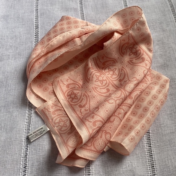 Glentex vintage Italian made scarf in soft pink. - Picture 9 of 10